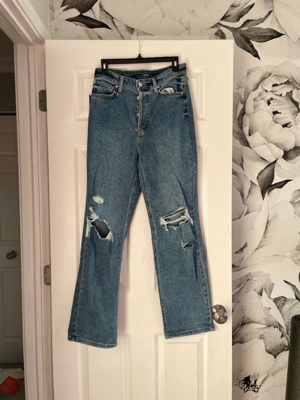 NWT Wild Fable Super High Rise Distressed Straight Jeans 10/30 Medium Wash